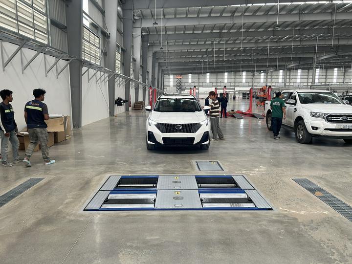 Марка Cartesy CTGT-3-3C Роликовая испытательная линия для транспортных средств Trinity Роликовый тестер тормозов с однопластинчатым тестером бокового скольжения с нагрузкой на ось для легковых автомобилей